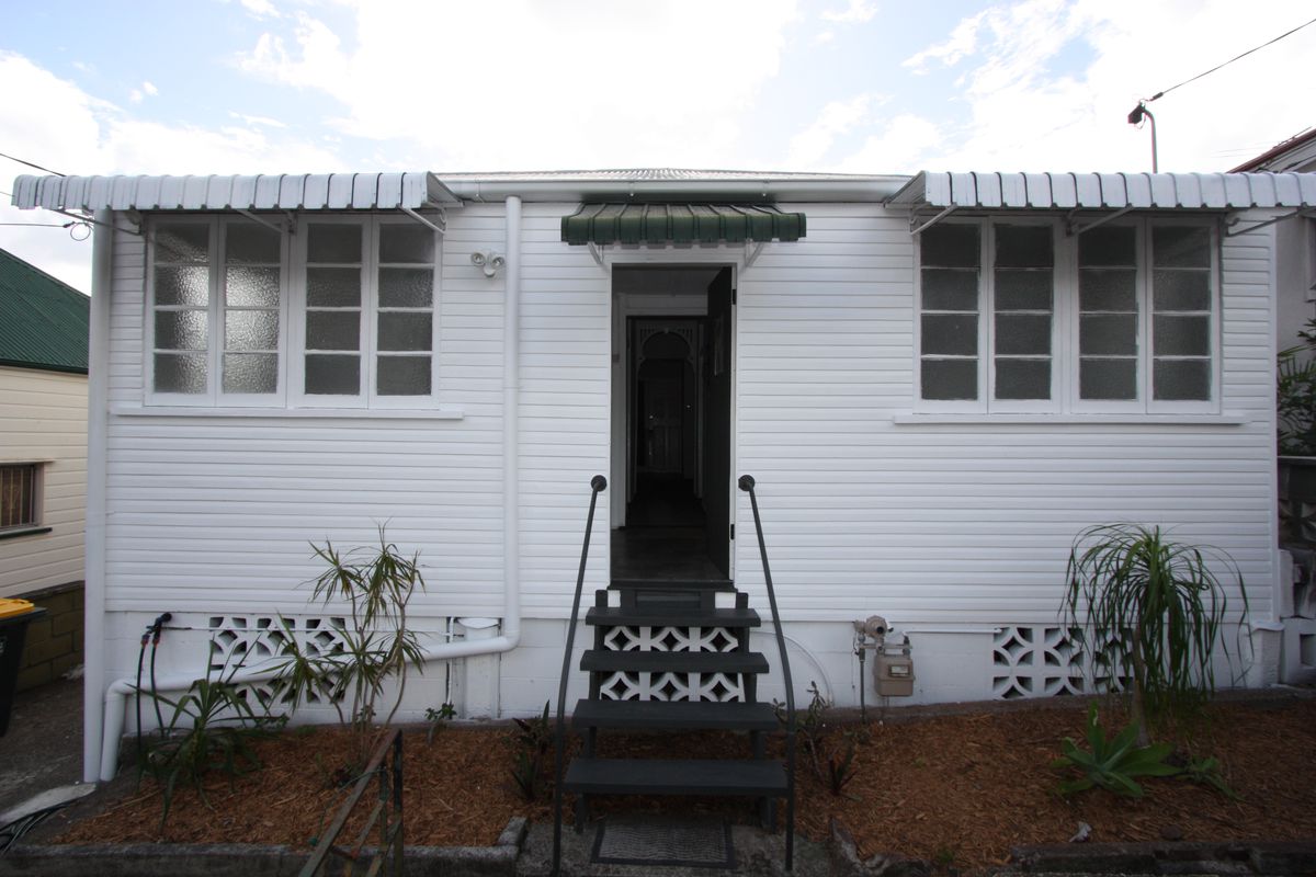 11 Egbert Street, West End