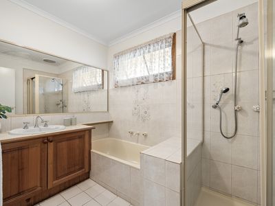2 / 4 Kurrajong Avenue, Glen Waverley