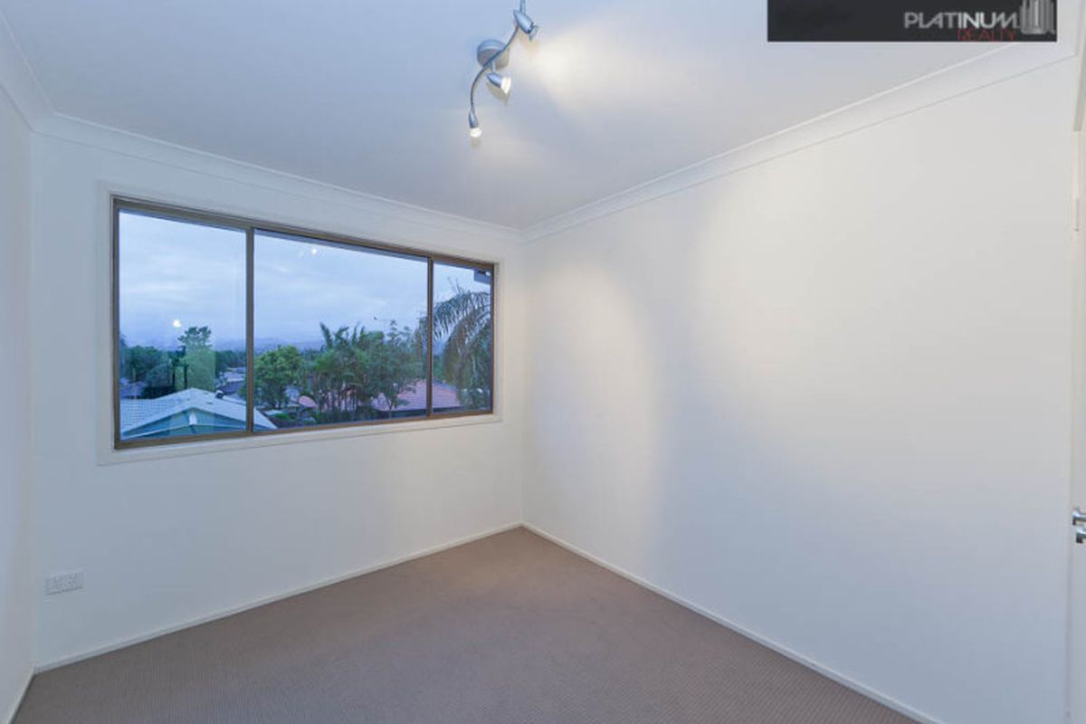 31 Grebe Place, Burleigh Waters