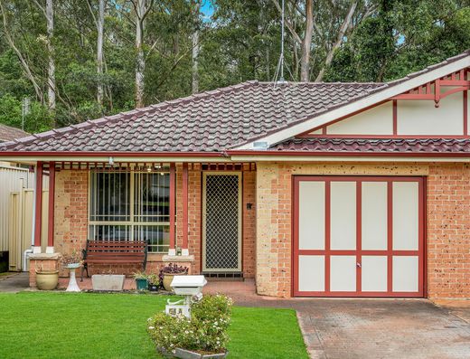 Easy-Care Level Living in an Ultra-Convenient Location