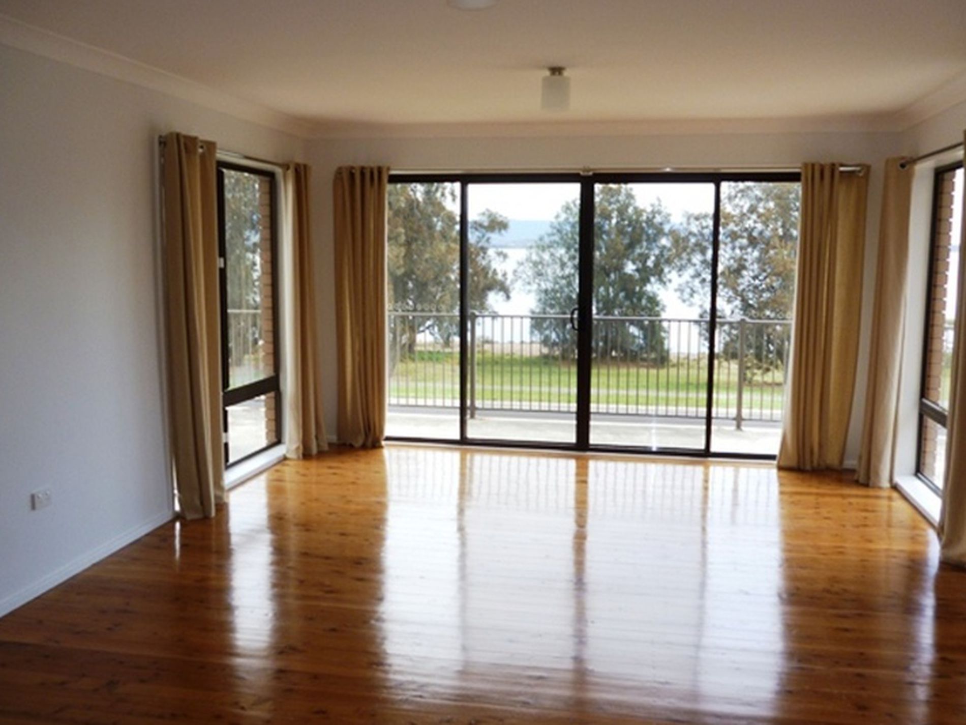 221 Reddall Parade, Mount Warrigal