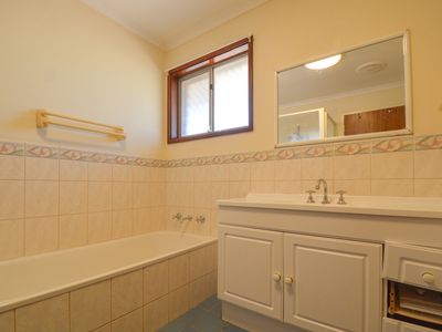 4 Yanderra Crescent, South Hedland