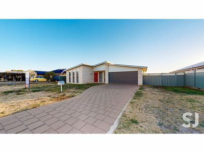 19 Dunheved Circle, Dubbo
