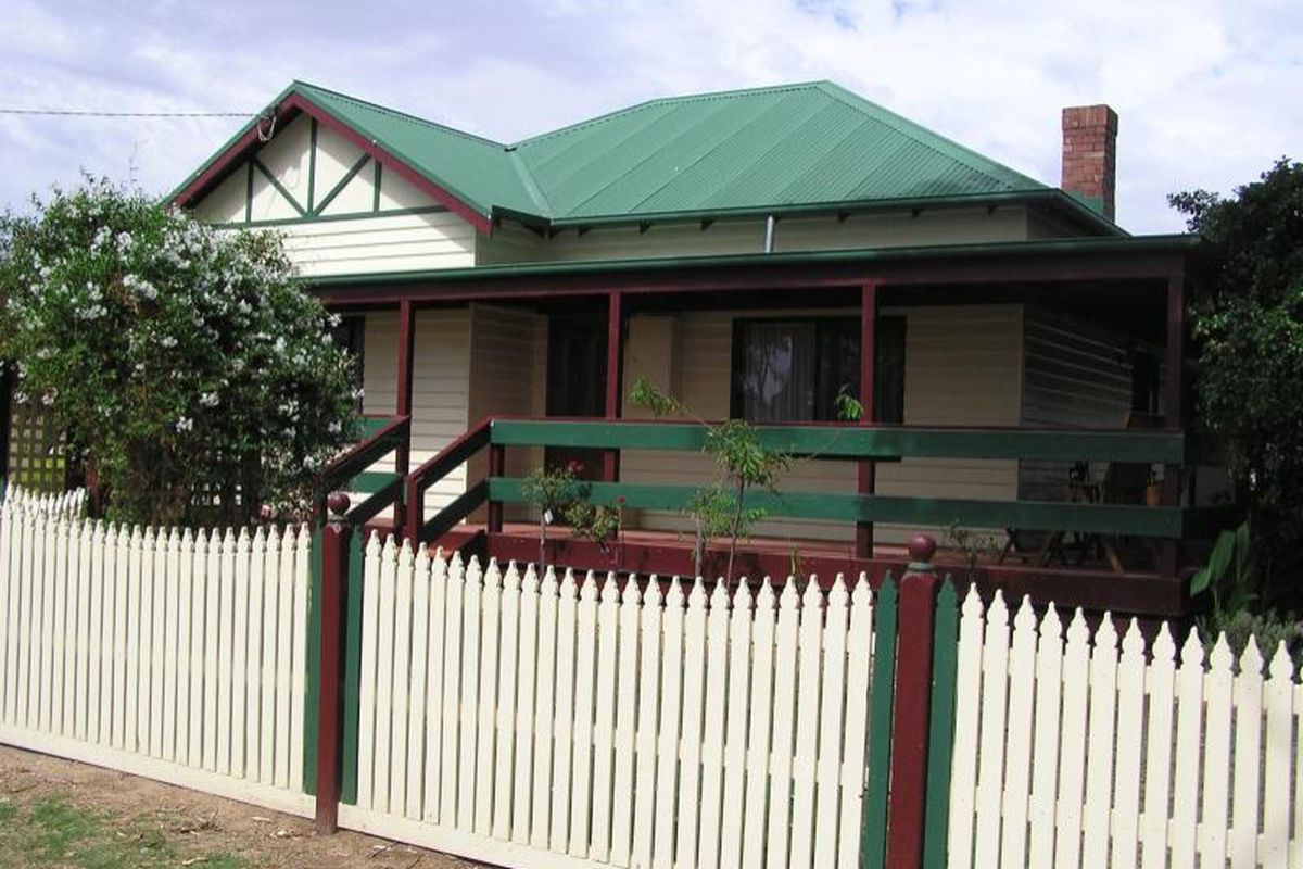 2 Pinniger Street, Avenel