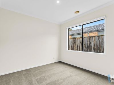 13 Beechtree Way, Cranbourne North