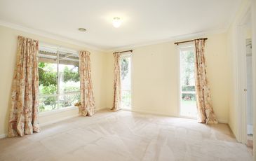 1 EDINBURGH DRIVE, Beaconsfield