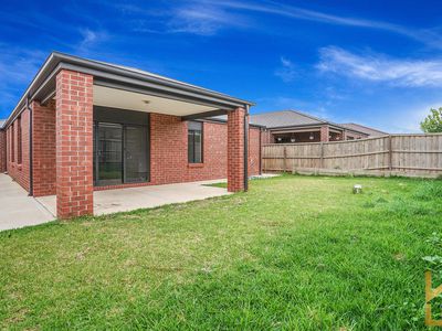 8 Honeyblossom Street, Manor Lakes