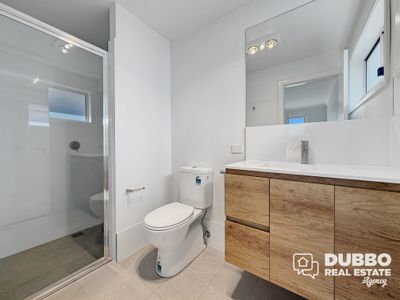 8B Violet Circuit, Dubbo
