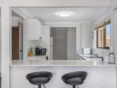 1 / 13 Royal Palm Court, Southport