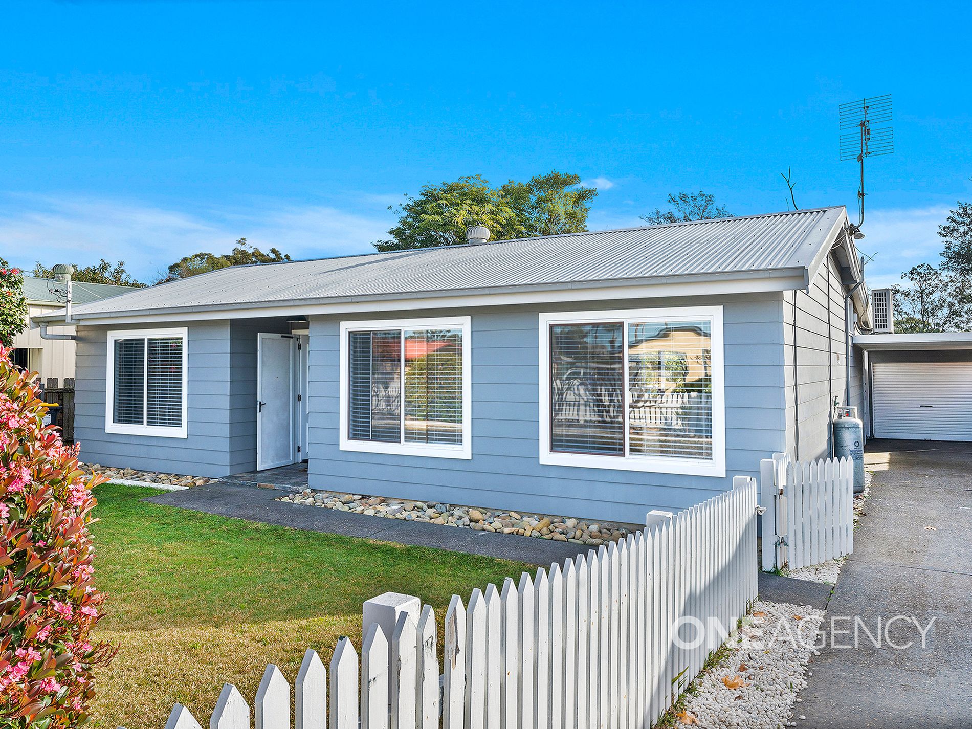 1 June Avenue, Basin View