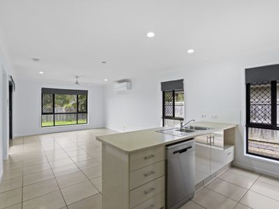 9 Wyndham Cct, Holmview