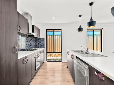 10 Moston Crescent, Bertram