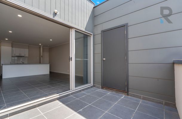 23 / 64 Escapade Boulevard, Craigieburn