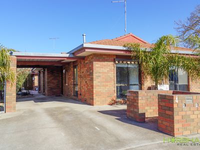 1 / 4 Searle Street, Horsham