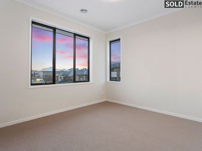 24  Revelwood Way, Clyde North