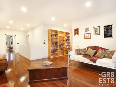 2 Livingstone Rise, Lynbrook