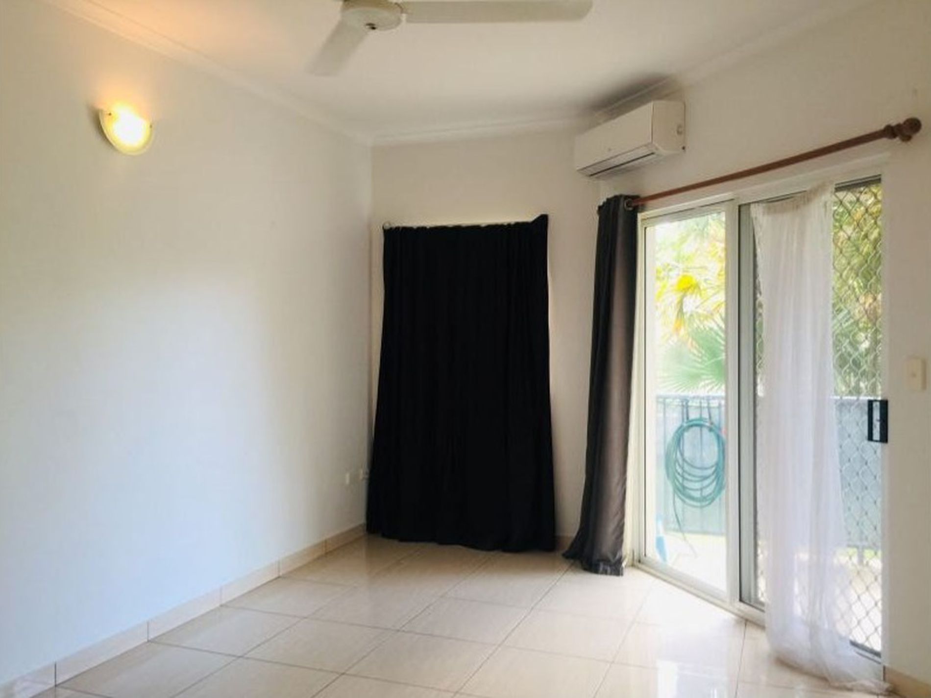 2 / 11 Chong Wee Avenue, Woolner