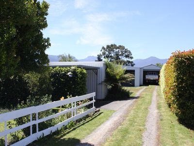14 Pages Road, Grove