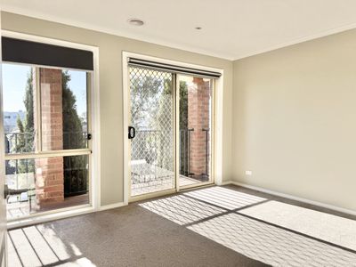 20 Bow Crescent, Manor Lakes