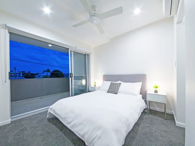10 / 11 Besham Parade, Wynnum