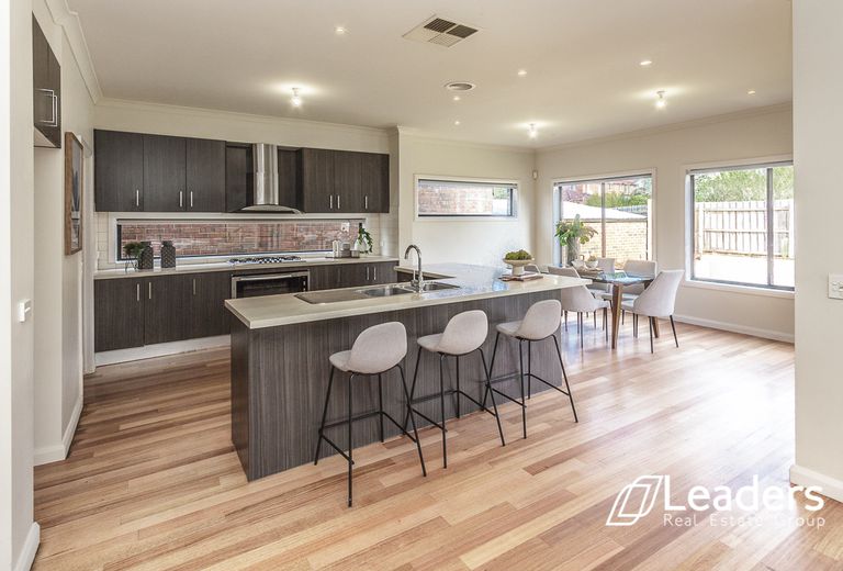 29 Kinnoull Grove, Glen Waverley