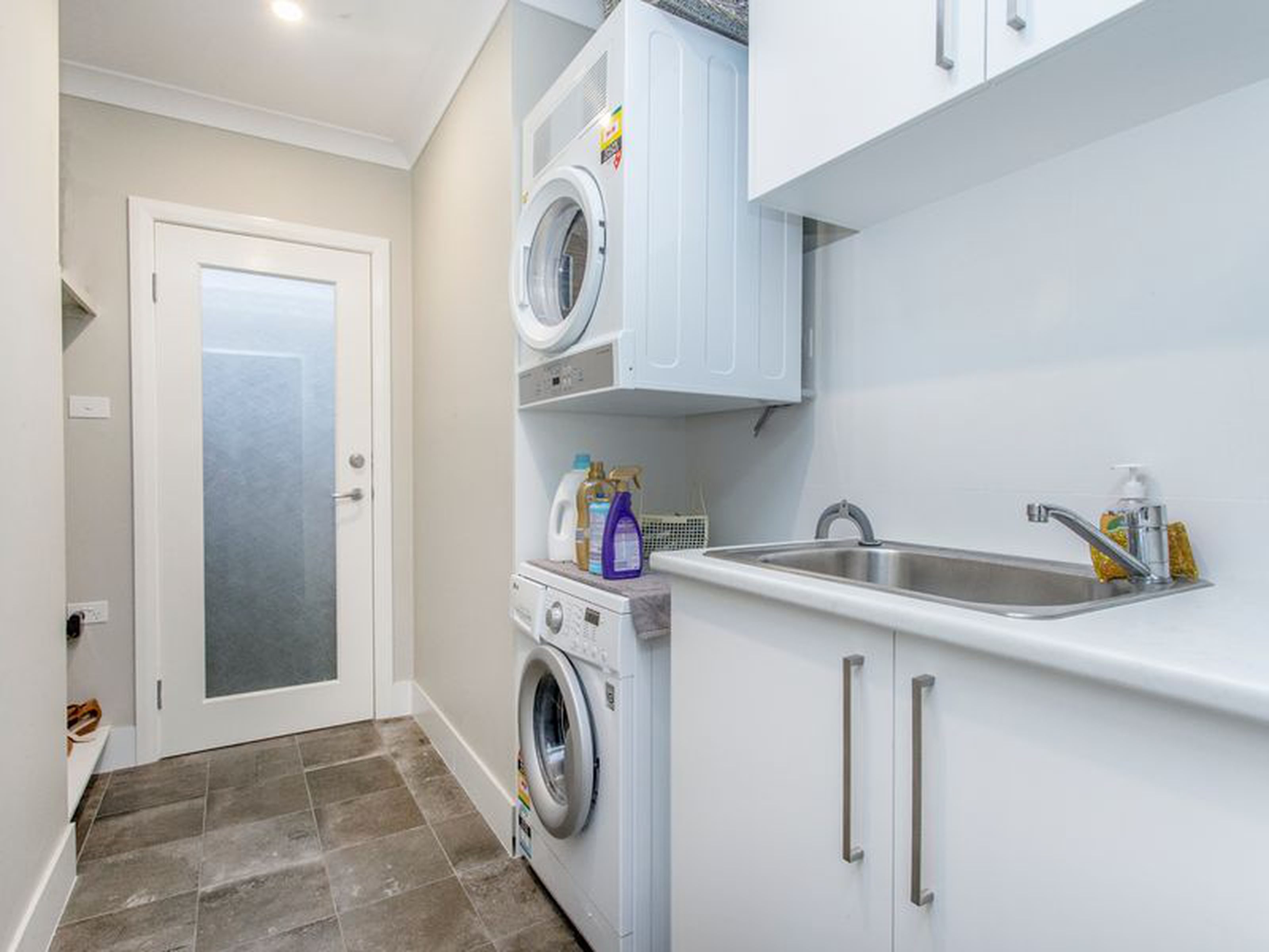 9 James Riley Drive, GLENMORE PARK