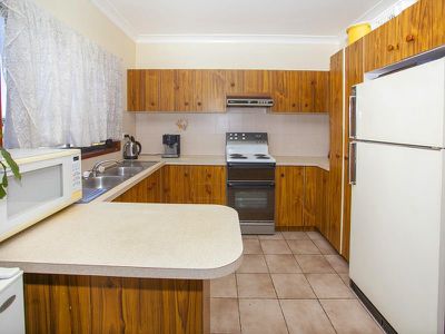 12 Lake Heights Road, Lake Heights
