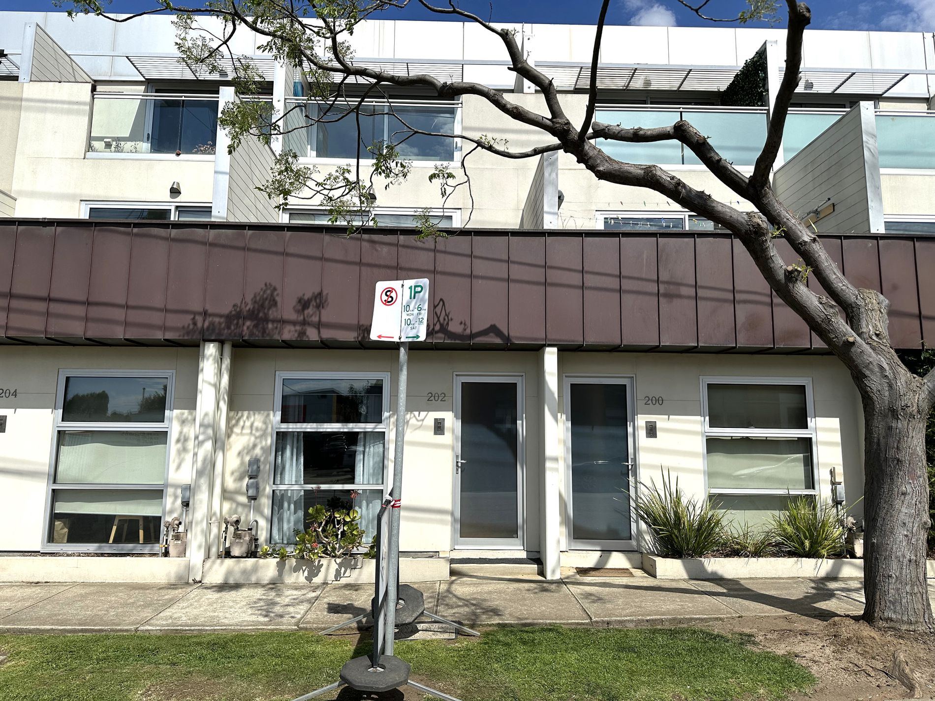 202 Como Pde East, Parkdale