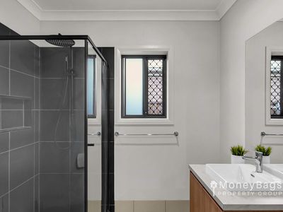 102 Bloomfield Esplanade, South Maclean