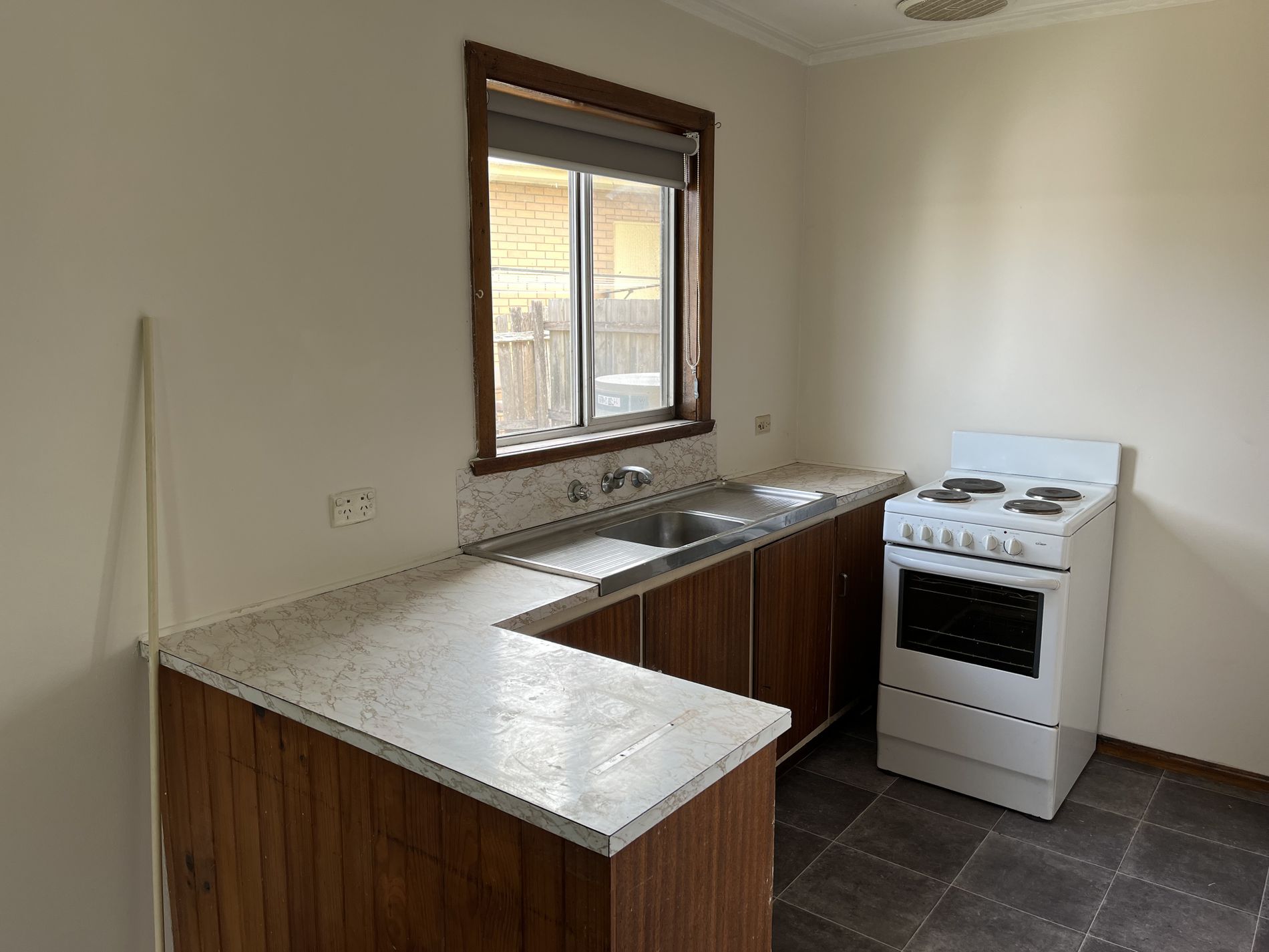 3 / 6 Portarlington Road, Newcomb