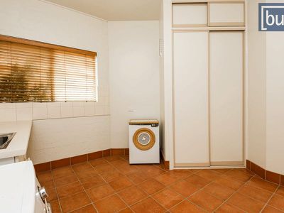 4 Maynet Pl, West Albury