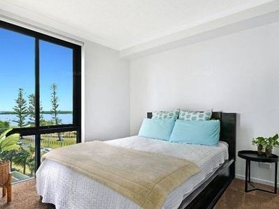 809 / 372 Marine Parade, Labrador