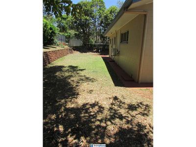 2 Paula Close, Atherton