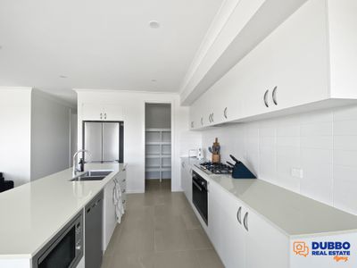 19 Magenta Circuit, Dubbo