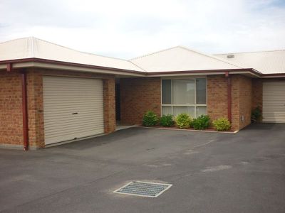 12 / 5 John Brass Place, Dubbo