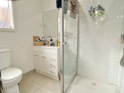 2 / 16 Starflower Way, Truganina