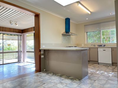 11 Walton Heath Crescent, Mount Waverley