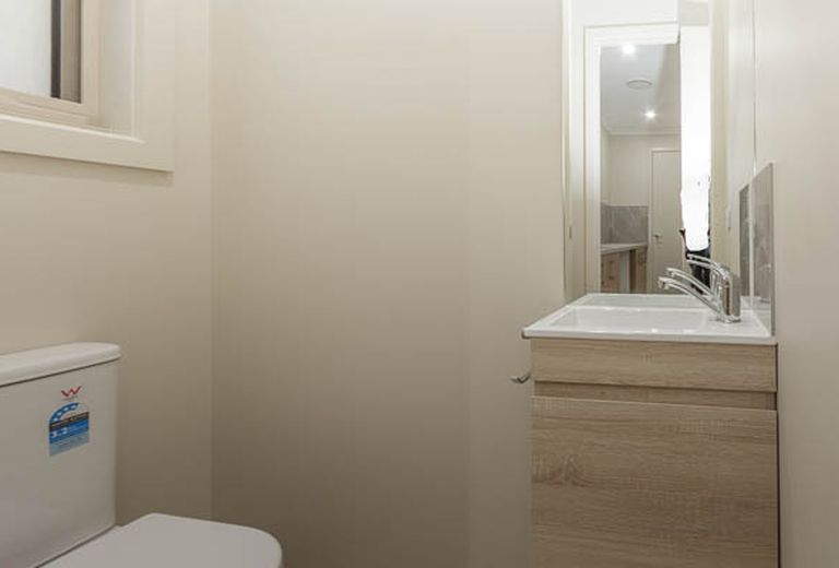 2 / 4 Box Avenue, Forest Hill