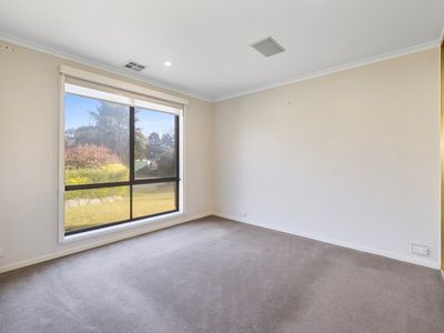 4 Steel Place, Queanbeyan West