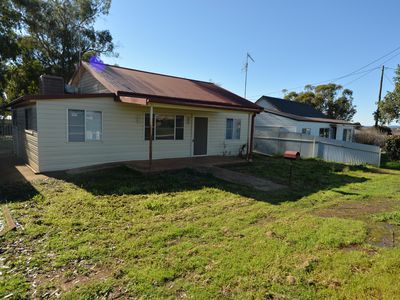 28 Best Street, Parkes