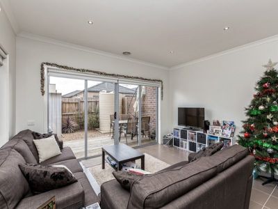 1 / 24C Billabong Court, Tarneit