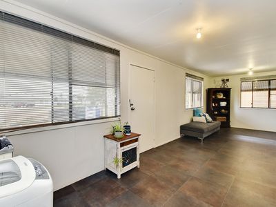 33 Lark Street, Longreach