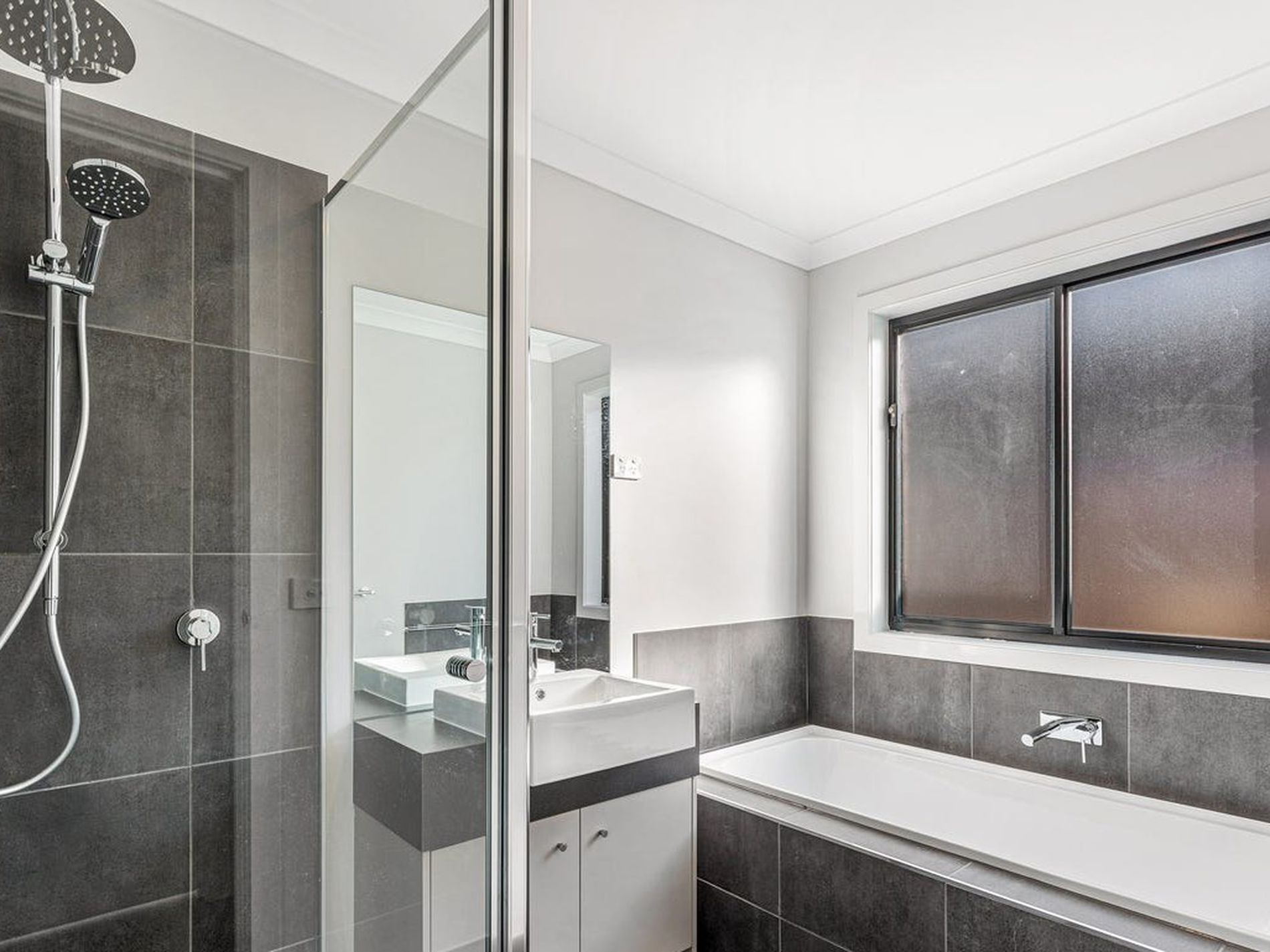 8 Library Road, Mambourin