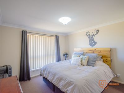 16 Dunheved Circle, Dubbo