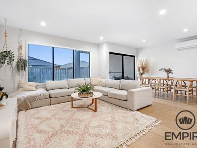 5 Kinross Parade, Clyde North