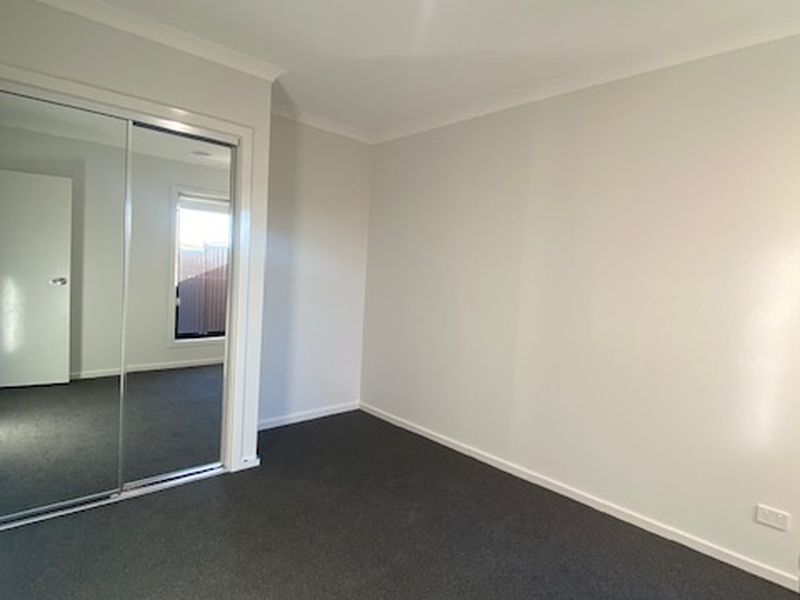 81 Madeira Dr, Truganina