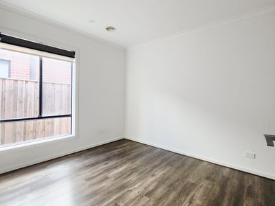 95 Holyoake Parade, Manor Lakes