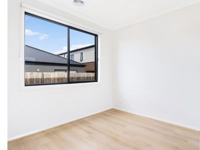 25 Winnows Street, Officer