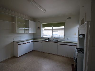 8 Tasman Avenue, Belmont