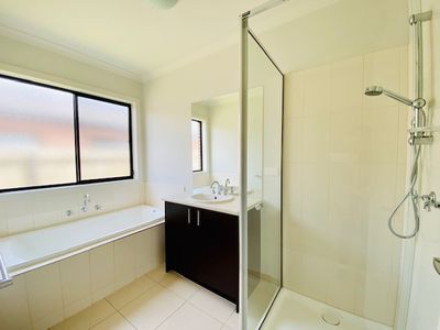 10 Partridge Way, Point Cook